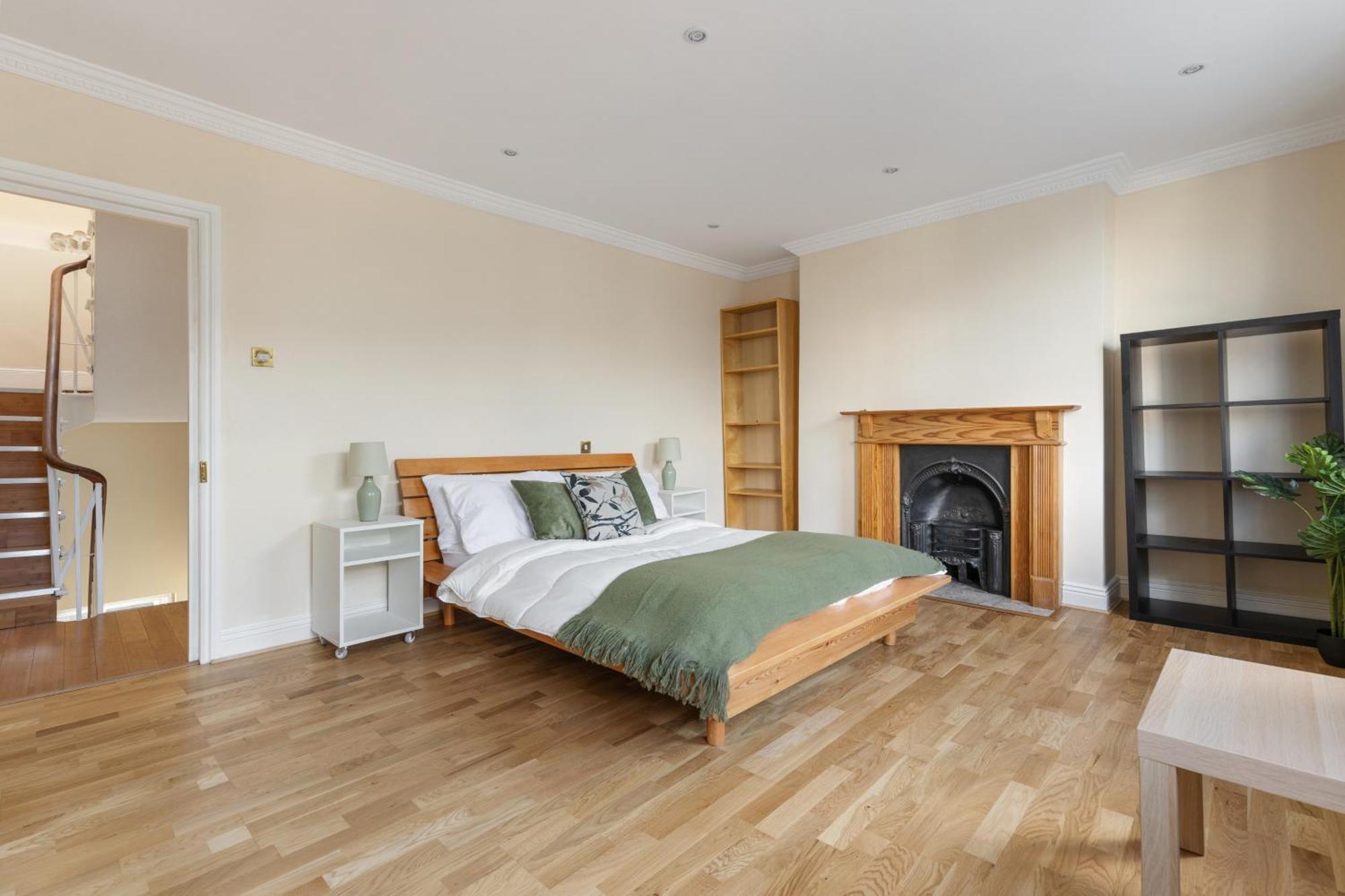 Parea Living - Spacious 4 Story House, Families, Big Groups * Londra