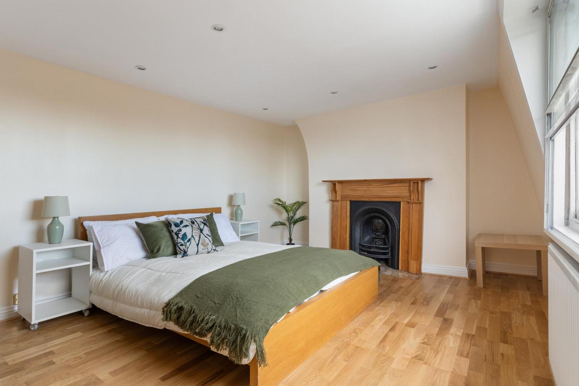 Parea Living - Spacious 4 Story House, Families, Big Groups Appartamento Londra
