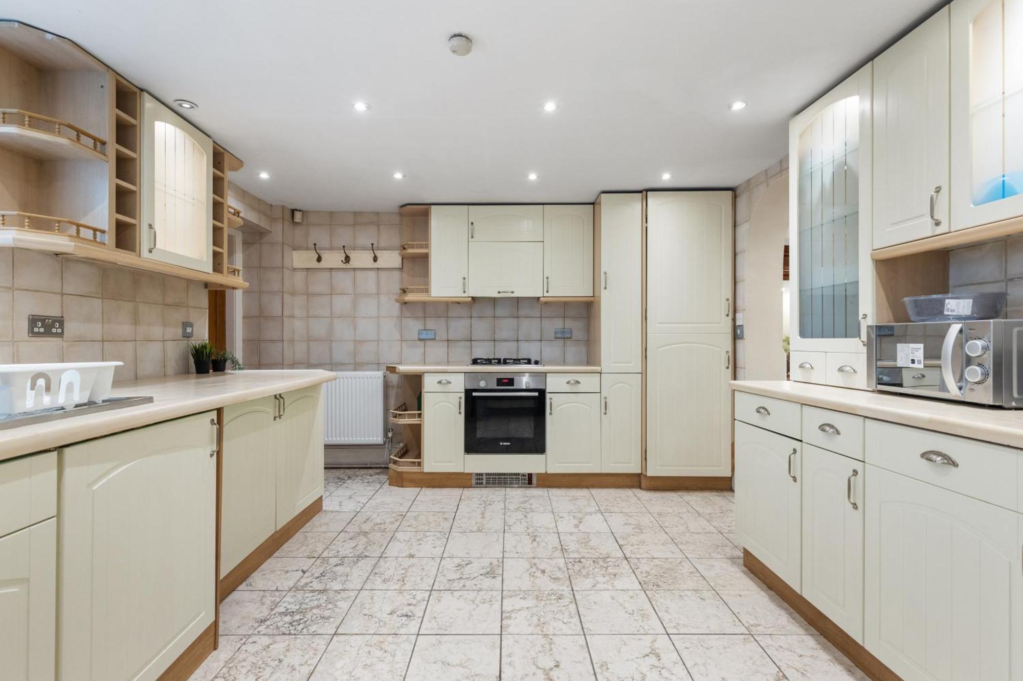 Parea Living - Spacious 4 Story House, Families, Big Groups Londra