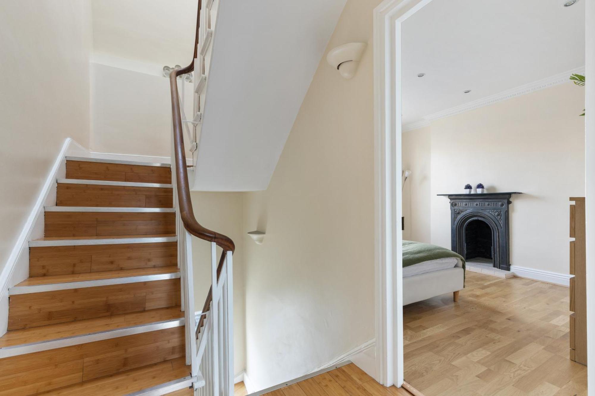Appartamento Parea Living - Spacious 4 Story House, Families, Big Groups *